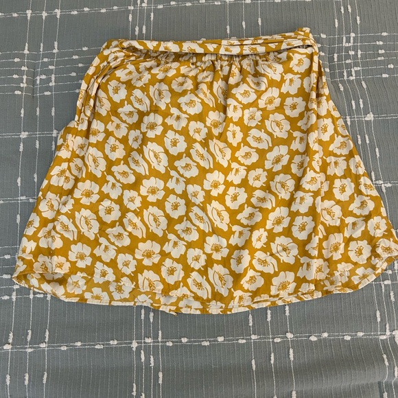 American Eagle Floral Yellow mini Skirt size S - Picture 6 of 8